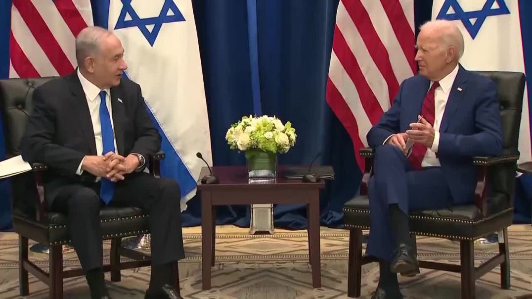 ⁣Встречаясь с лидером еврейского государства, президент Байден на всякий случай перекрестился.
