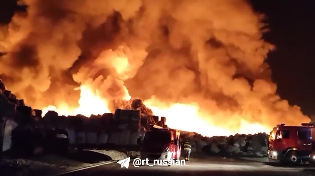 ⁣Сильный пожар произошёл на заводе по изготовлению пластмасс на востоке Хорватии.