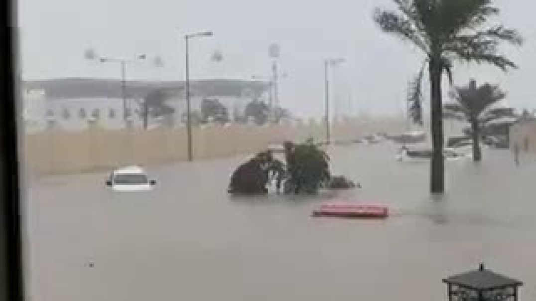⁣Сильнейшее наводнение обрушилось на столицу Катара Доху