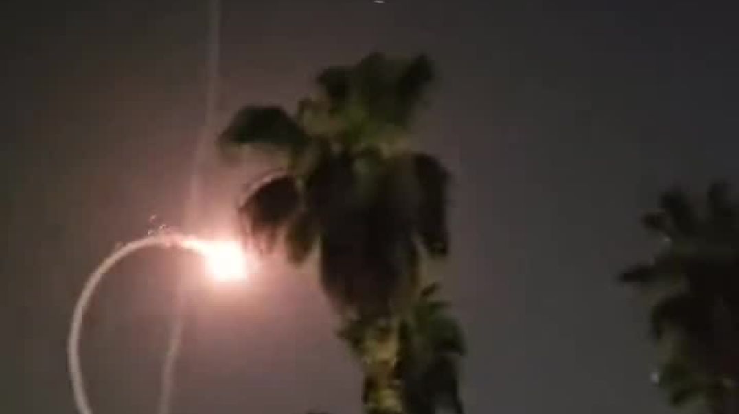 ⁣При вчерашнем падении ракет ПВО "Железный купол" на Тель-Авив