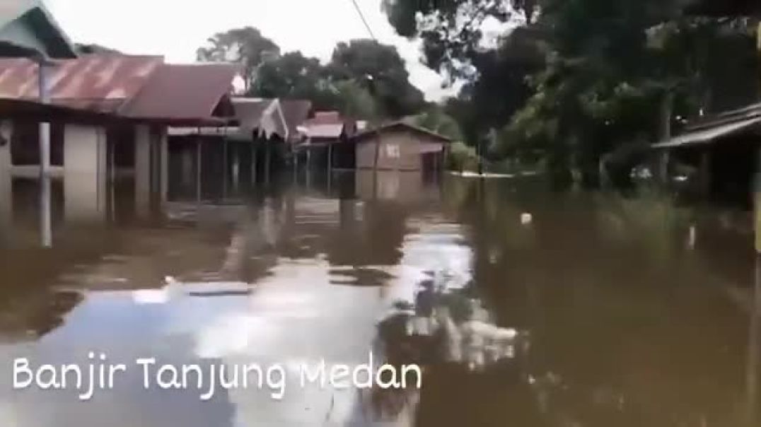 Вслед за островом Ява, сильное наводнение в Индонезии добралось до севера Суматры