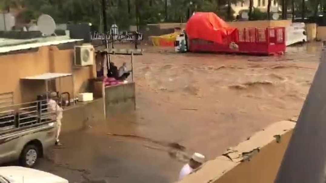 ⁣Мощное наводнение затопило Оман