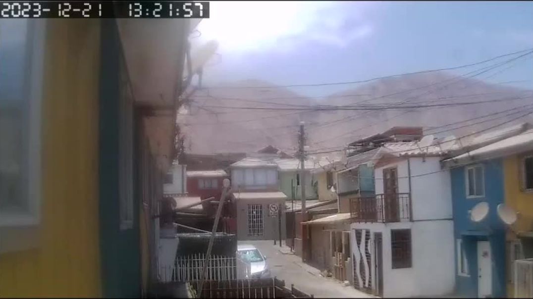 ⁣Момент сегодняшнего сильного землетрясения магнитудой 6,1 в Токопилье, регион Антофагаста, Чили