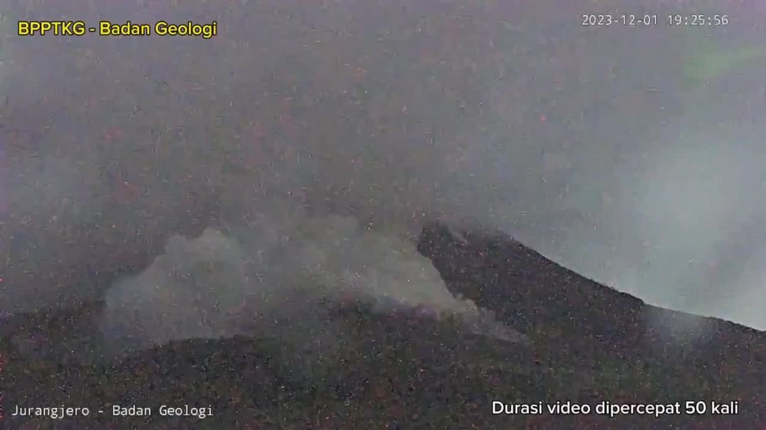 ⁣Извержение началось на вулкане Мерапи в Индонезии