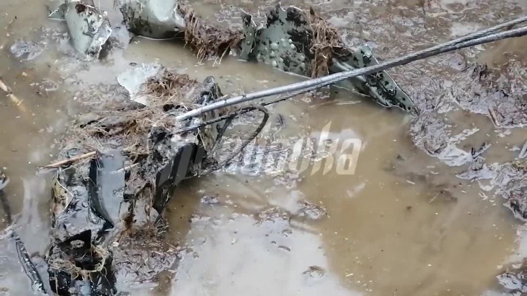 ⁣82 года без вести — в Новгородской области в болоте нашли самолет с останками советского летчика, ро