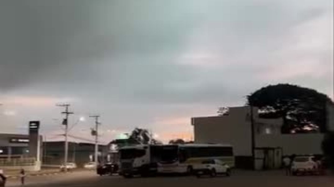 ⁣Впечатляющий шторм прошёл через бразильскую провинцию Риу-Гранди-Ду Сул