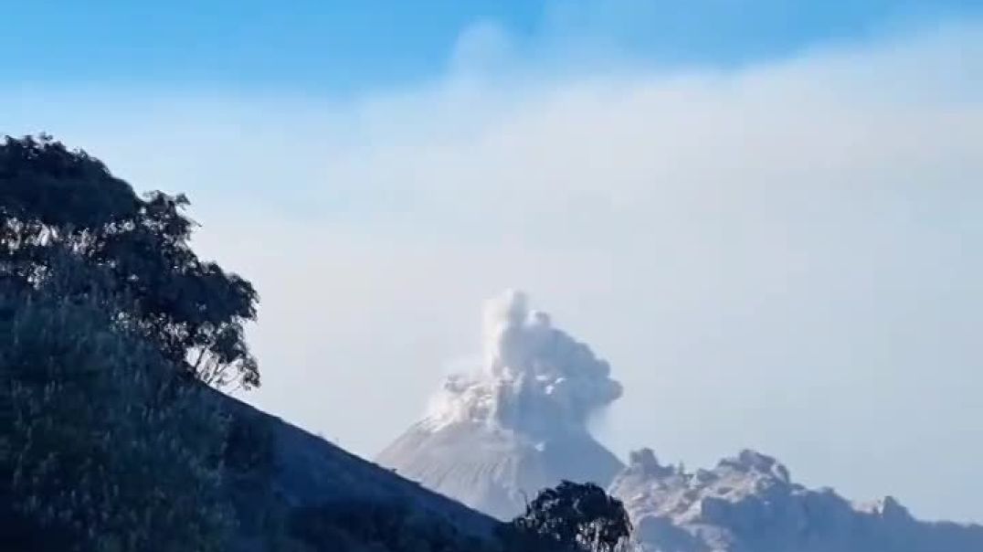Извержение вулкана Сантьягито в Гватемале, 25 февраля 2024.