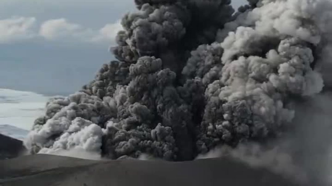 ⁣Вулкан Эбеко сегодня особенно активен.