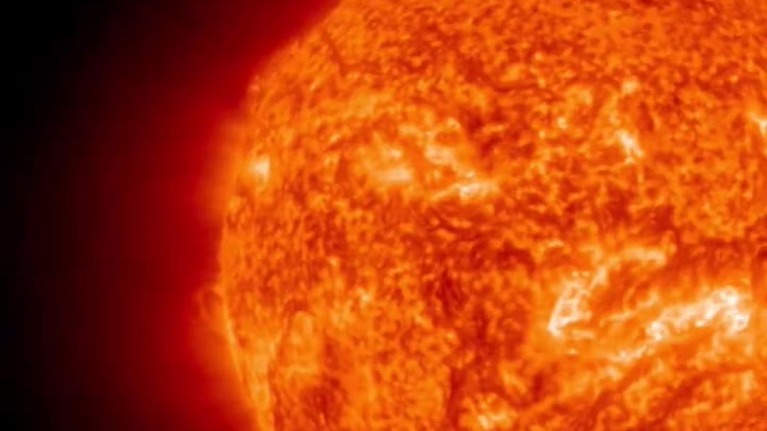 ⁣⁣По данным, человечеству снова повезло и уже вторая за неполные два месяца вспышка на Солнце с сильн