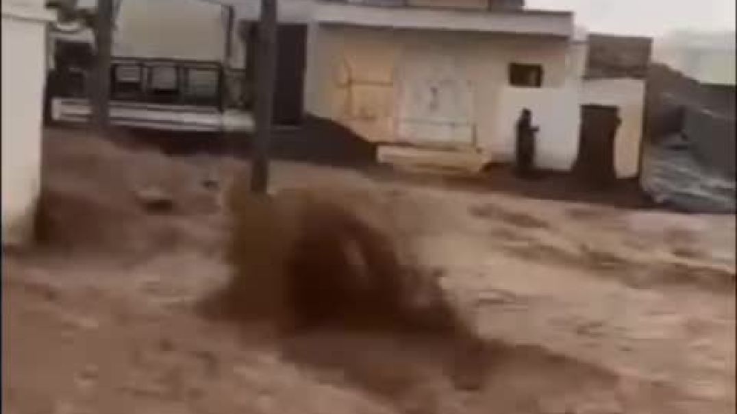 ⁣Вокруг одного из священных городов ислама Медины в Саудовской Аравии продолжается серия наводнений