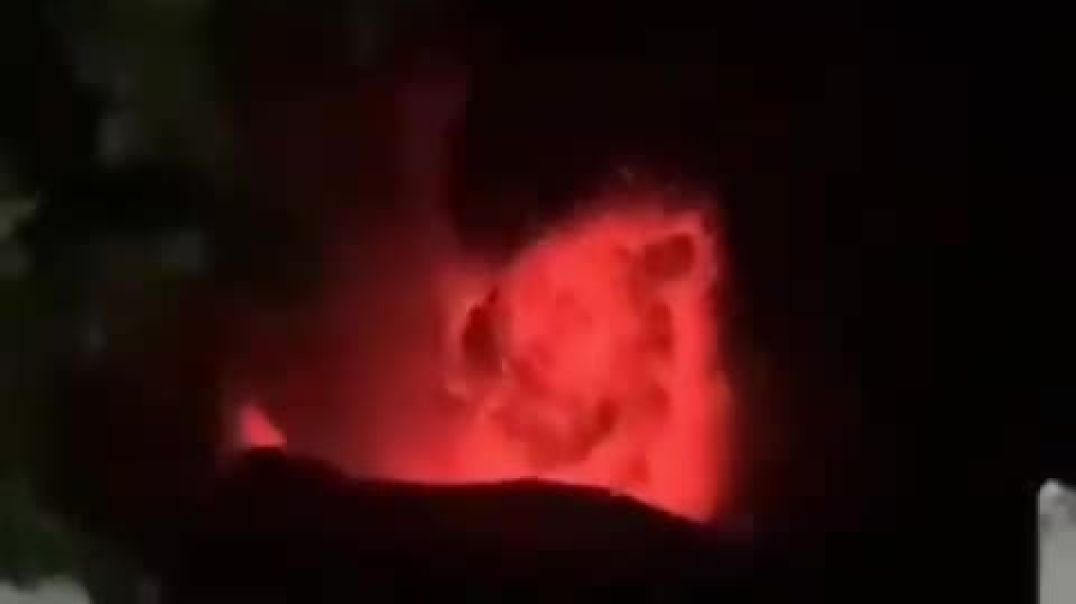 ⁣50-м извергающимся прямо сейчас вулканом на Земле стал Руанг в Северном Сулавеси, Индонезия