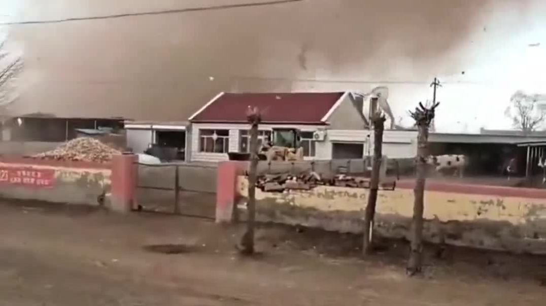 ⁣Разрушительный торнадо в городе Тунляо (Китай, Внутренняя Монголия, 12 апреля 2024).