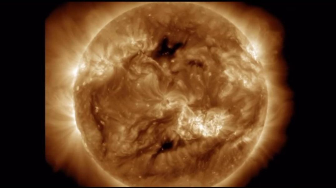 Солнце атаковало Землю, повысив риск «вспышки апокалипсиса» до 10%: «За последние два дня на Солнце 