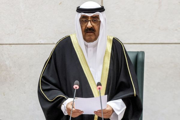 Эмир Кувейта «отменил» демократию